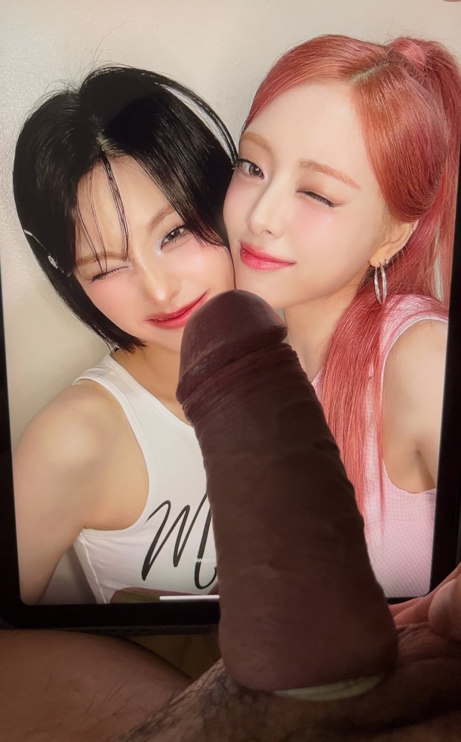 IjTXV5ka Korean sluts Itzy cocked 04.jpg